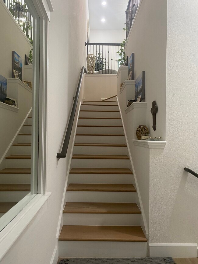 Primary Photo - 705 Seagate Dr