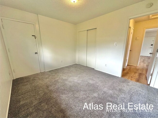 Building Photo - 303 University Dr
