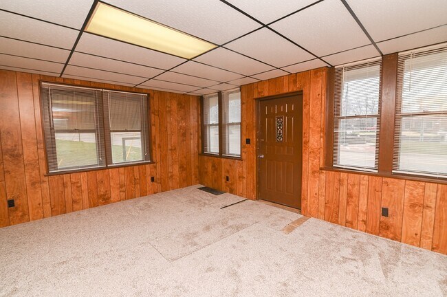 Building Photo - 1518 E McCarty St