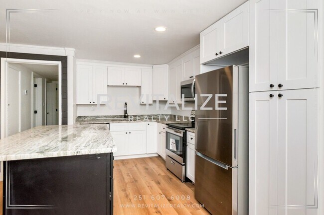 Building Photo - 2365 Sybel Dr