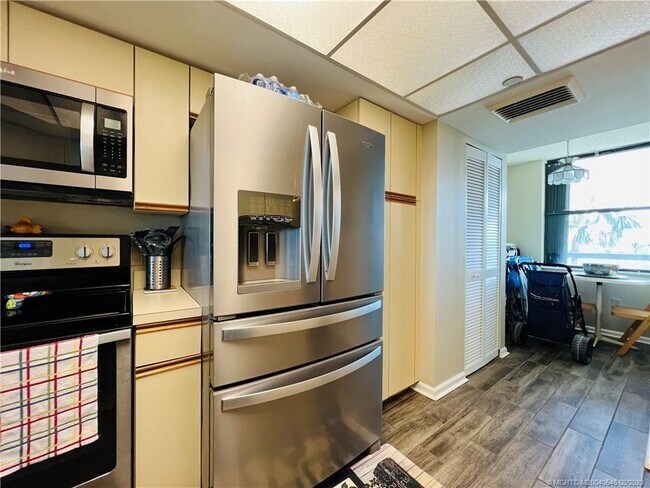 Building Photo - 8880 S Ocean Dr