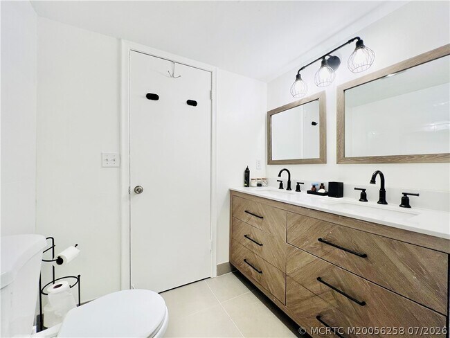 Building Photo - 11000 S Ocean Dr