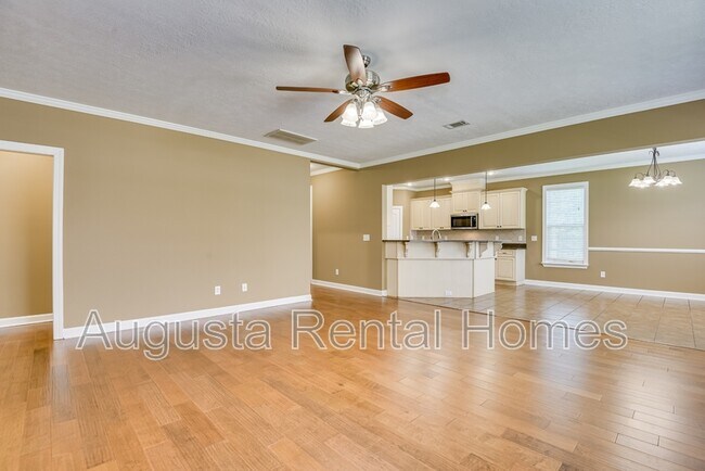 Building Photo - 180 Kenilworth Dr