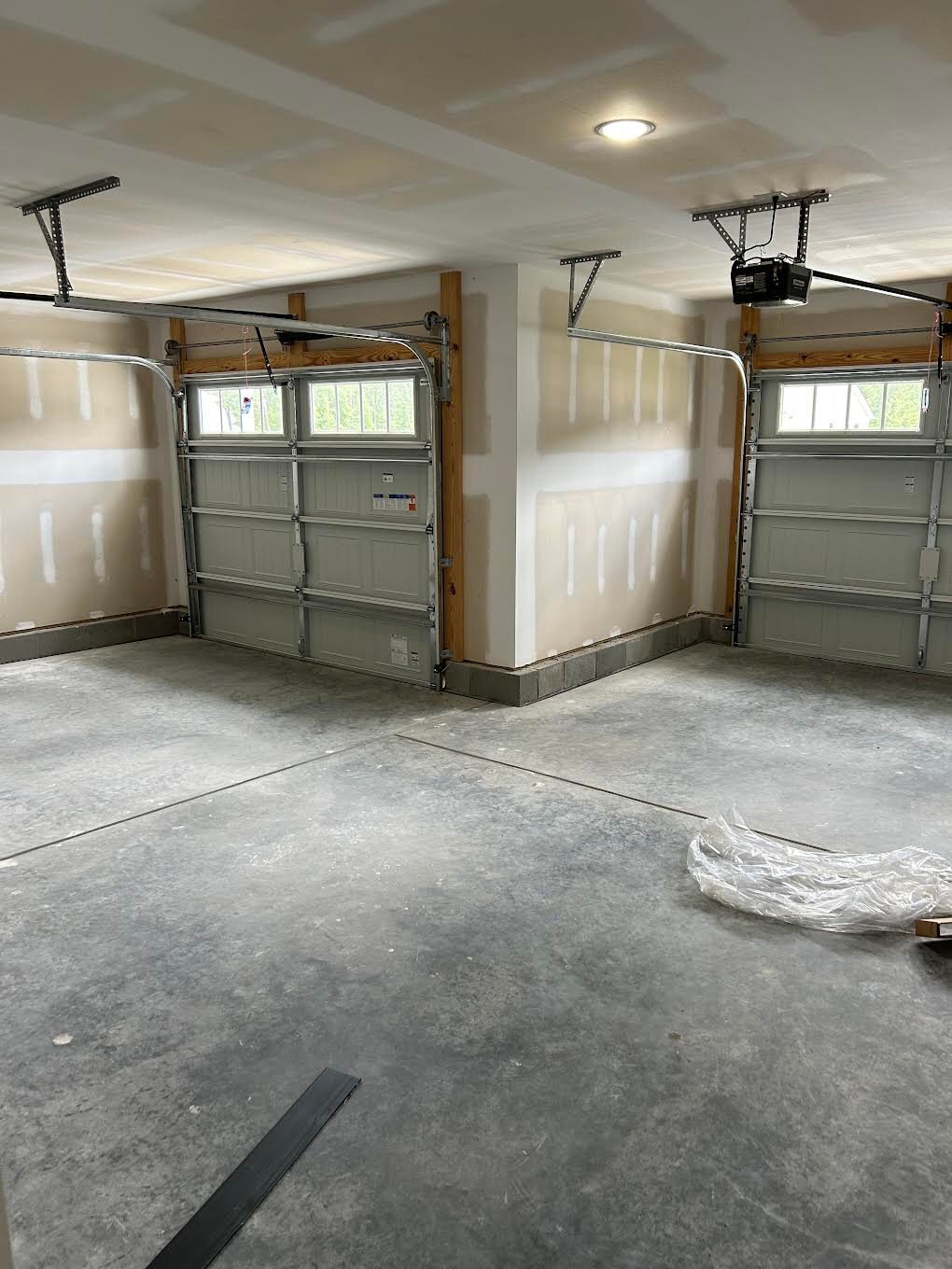 Building Photo - 402 Grand Oaks Dr