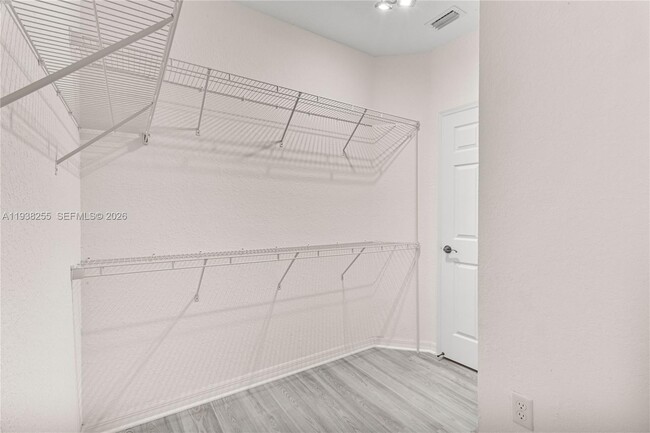 Building Photo - 2332 SE 16th Pl