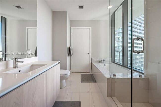 Building Photo - 480 NE 31st St