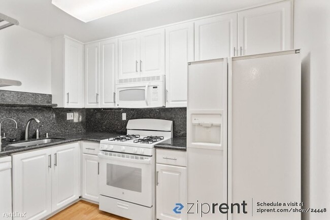 Building Photo - 3 br, 3 bath Townhome - 334 Dunsmuir Terra...