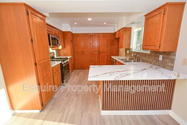 Building Photo - 729 Mardigras Ct