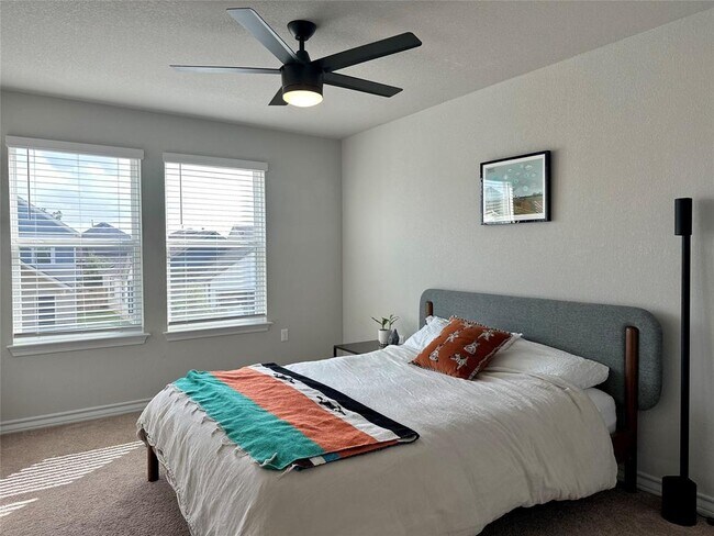 Building Photo - 12105 Cimaizon Dr