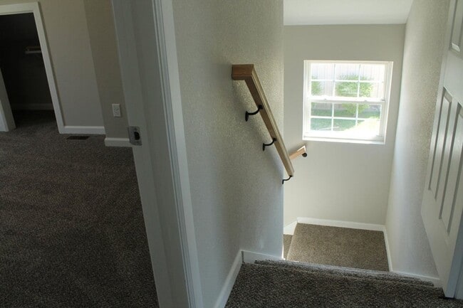 Building Photo - Modern Elegance Meets Comfort – Fully Remo...