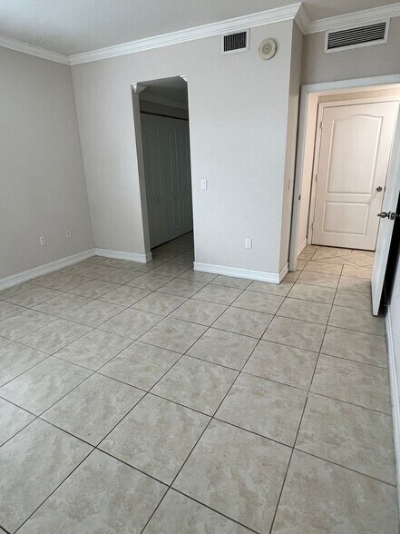 Building Photo - 117 NW 42nd Ave