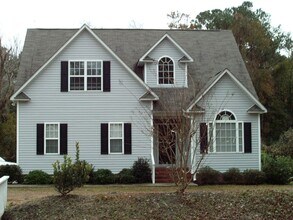 Building Photo - Student friendly! Large 5 BR, near WB and UNCW fireplace,  2 car garage , deck