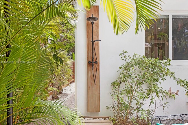 Building Photo - 9065 Emerson Ave