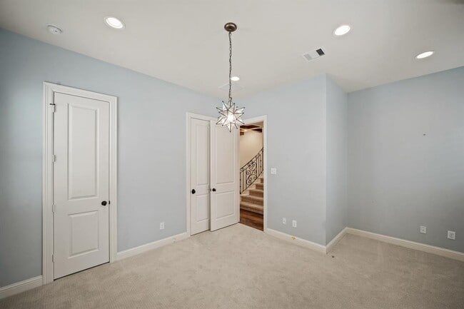 Building Photo - 124 Detering St