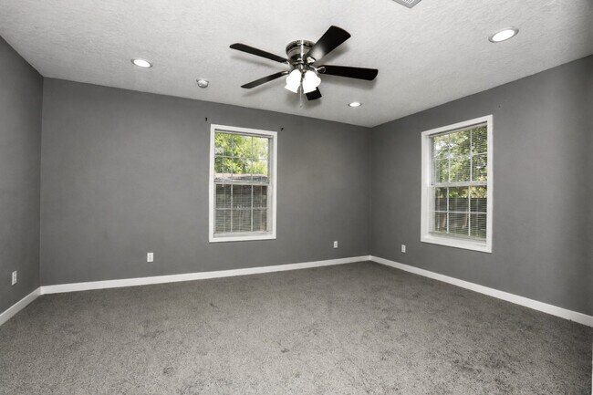 Building Photo - 207 Jasmine St