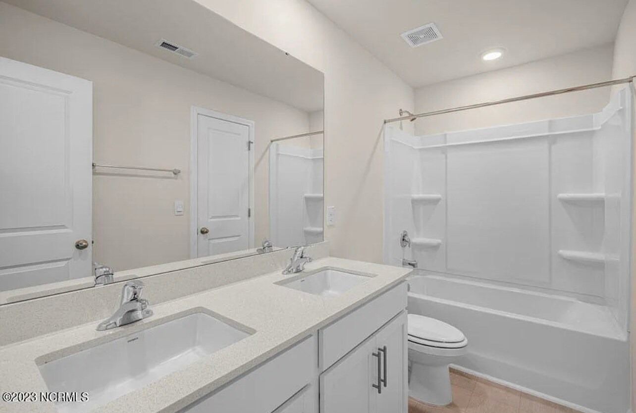 Building Photo - 1227 Middlecrest Dr