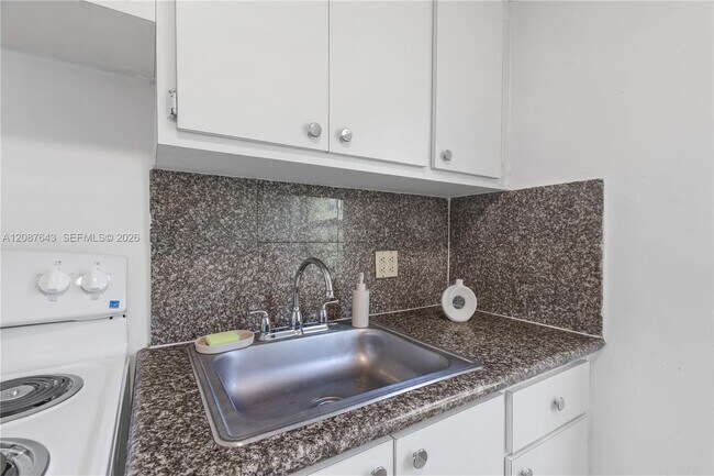 Building Photo - 180 NE 68th St