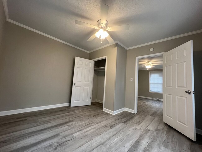 Building Photo - MOVE-IN SPECIAL! $300 off 1st full month's...