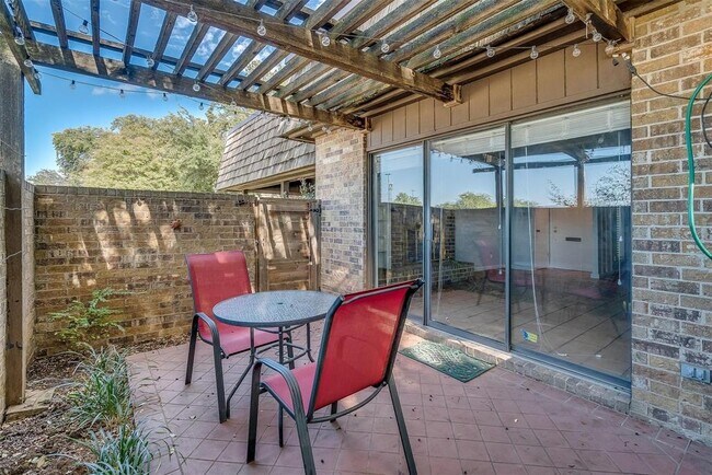Building Photo - 3025 Hulen Ct