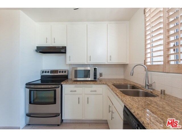 Building Photo - 10747 Wilshire Blvd