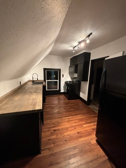 Building Photo - 1841 1/2 Highland Ave