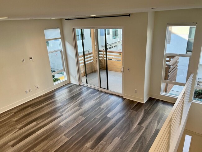 Building Photo - Exclusive Executive Condo in the Heart of ...