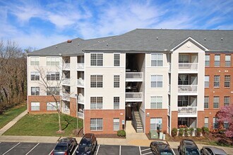 Building Photo - Top Floor, Pet-Friendly Riverbend Condo on Pantops