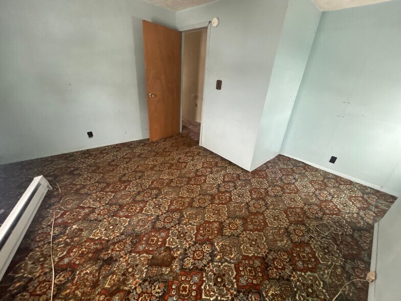 Building Photo - 195 Roland St