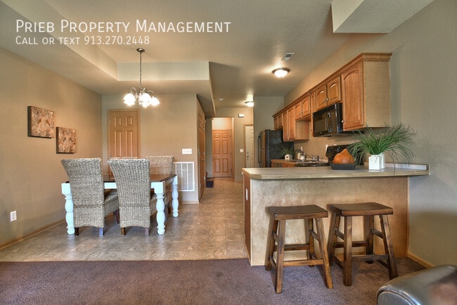 Building Photo - 824 S Woodson Ct