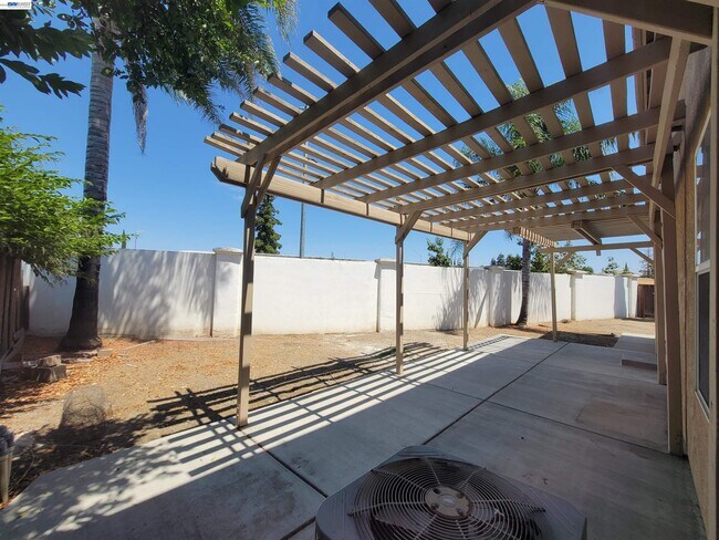 Building Photo - 577 Rockingham Way