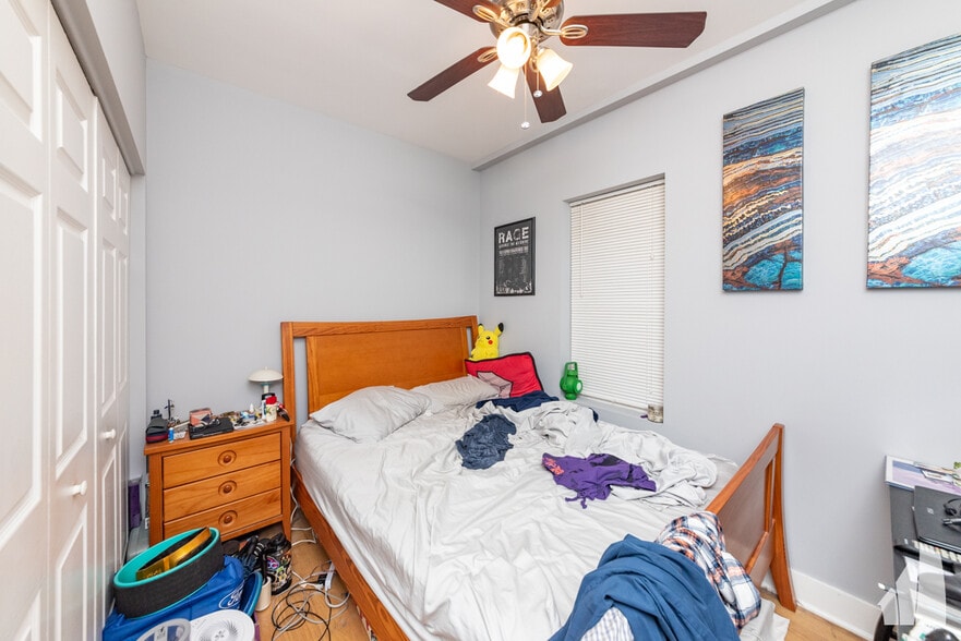 Building Photo - 2439 N Ashland Ave