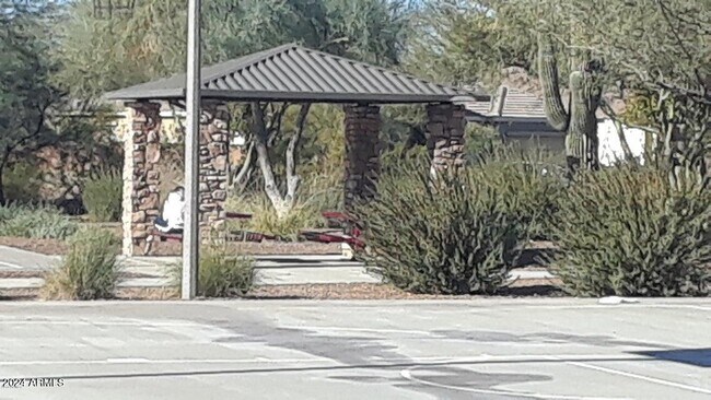 Building Photo - 2812 E Questa Dr