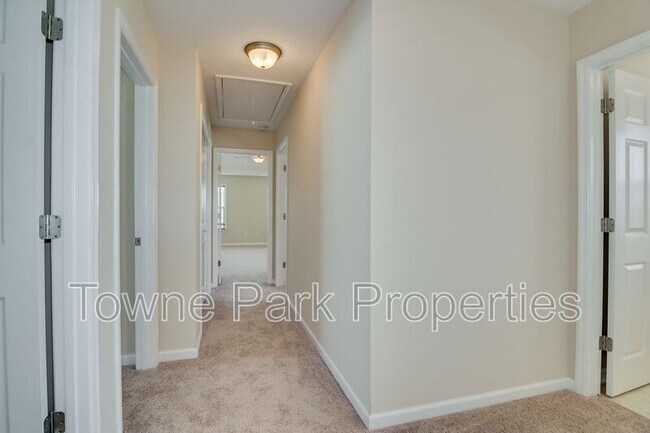 Building Photo - 1111 Hunters Cove