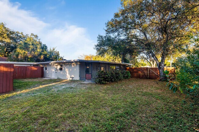 Building Photo - 5073 SW 28th Ave