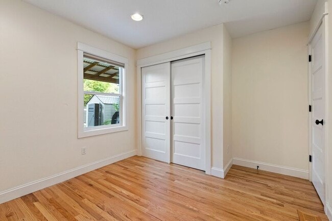 Building Photo - 4908 NE 9th Ave