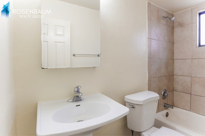 Building Photo - 455 W Kelso St