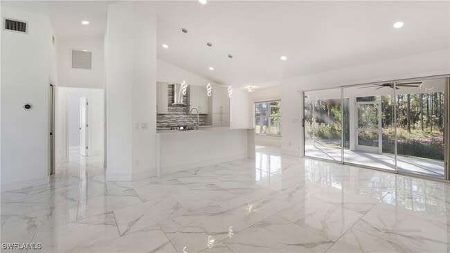 Building Photo - 3590 10th Ave NE