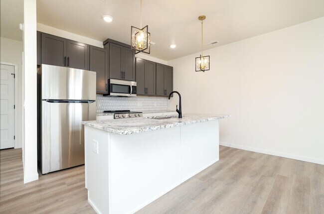 Building Photo - 28 7th St NE