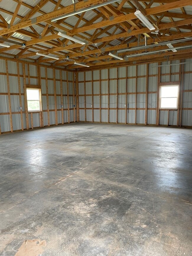 Building Photo - Country house retreat on 10 fenced acres for a hobby farm