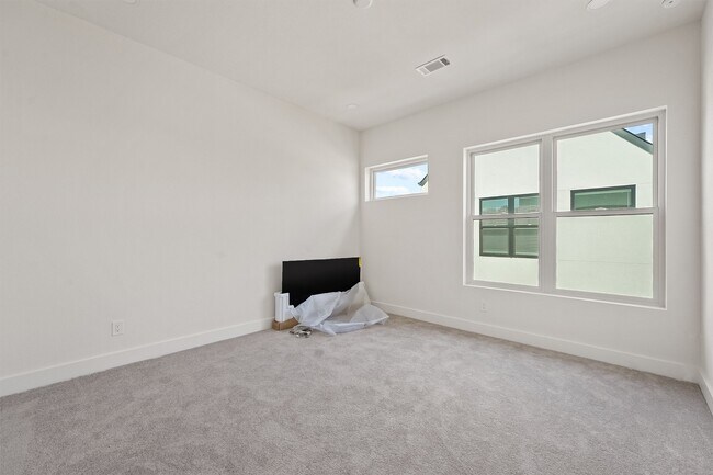 Building Photo - 1517 D Vermont St