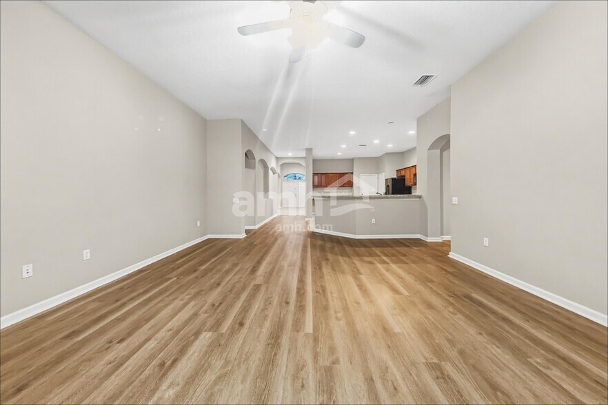 Building Photo - 7330 Crescent Palm Dr