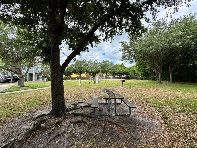 Building Photo - Fully Furnished 5-Bed End-Unit Townhome with Hot Tub in Gated Coral Cay! WASHER & DRYER INCLUDED!