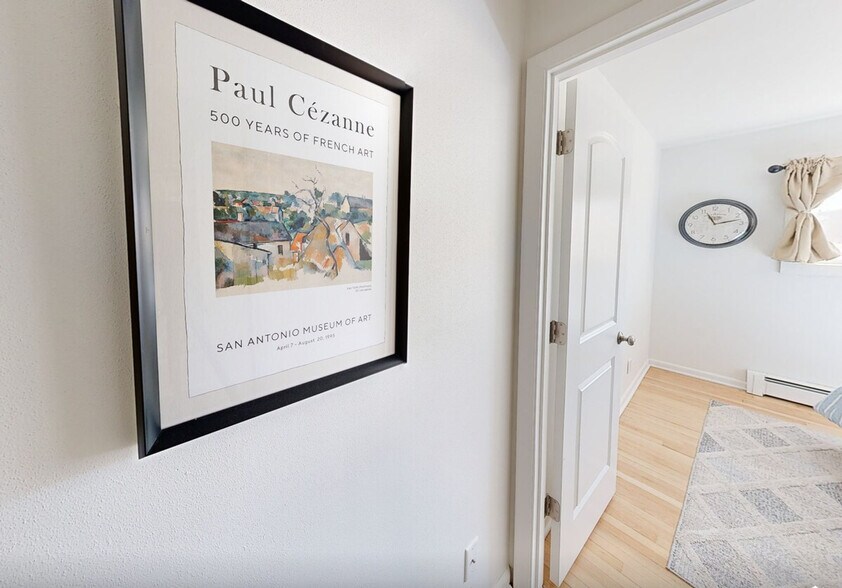 Building Photo - 517 E Division St