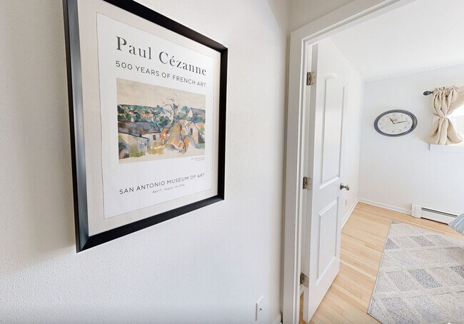 Building Photo - 517 E Division St