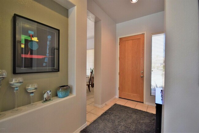 Building Photo - 483 W Carob Dr