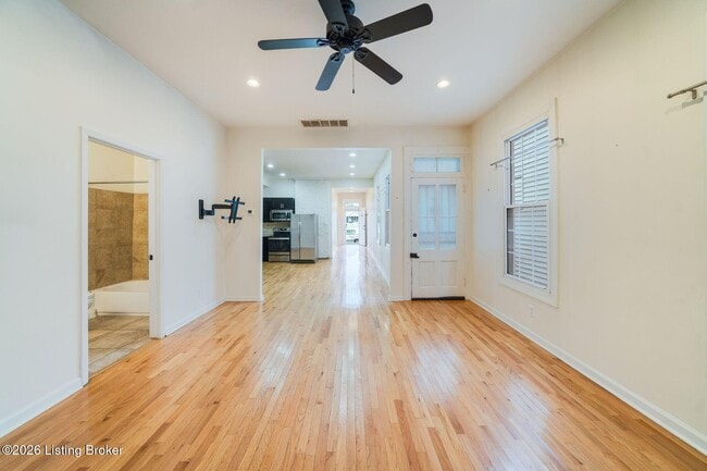 Building Photo - 1104 E St Catherine St