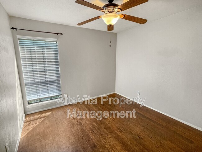 Building Photo - 4213 Avon Ct