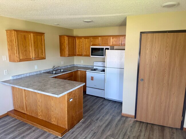 Building Photo - 174 Main St