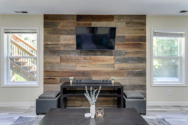 Building Photo - 19007 SW Chesapeake Dr