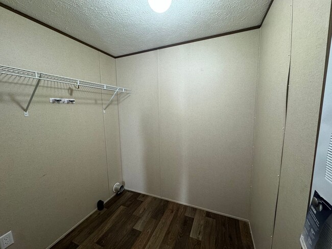 Building Photo - 2 Bedroom 2 Bathroom Mobile Home